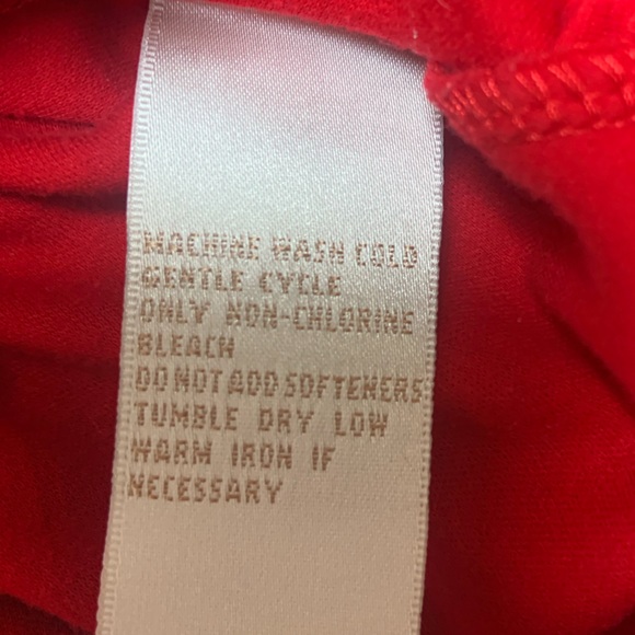 Women's 100% cotton red sleeveless golf top - Picture 3 of 4